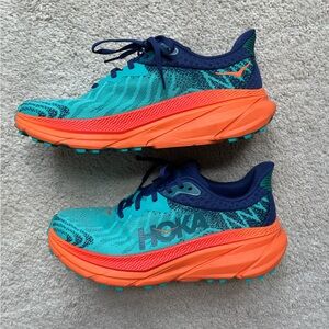 Hoka Challenger ATL 7 sneakers in men’s size 9